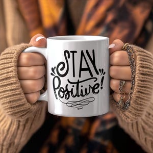 Bleiben Sie positiv Tasse; Inspirierende Kaffeetasse; Motivierende Trinkgefäße; Erhebende Geschenkidee für Positivität