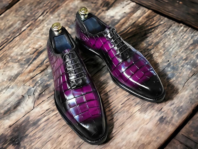 Handmade men's green alligator leather Oxford shoes featuring an exotic textured finish, lace-up closure, and a sleek silhouette for a luxury formal look.