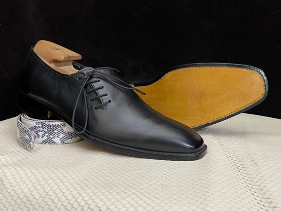 Handmade Black Side Lace-Up Dress Shoes for Men – Sleek Cowhide Leather, Custom Fit Artisan Footwear.