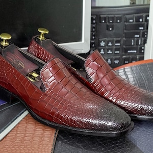 Zapatos de piel de cocodrilo hechos a mano, mocasines de piel de cocodrilo con textura, negros, de punta redonda, para vestir, formales, sin cordones, para hombre.