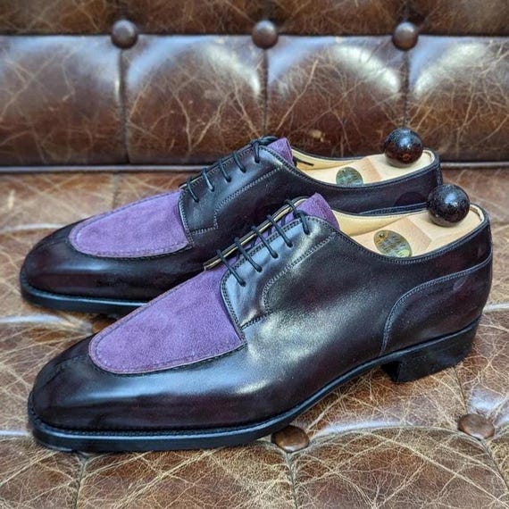 Scarpe da uomo fatte a mano con punta divisa, nere e viola