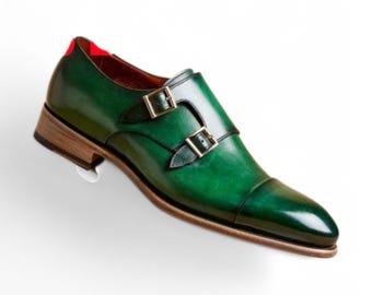 Handgefertigte Doppel Monk Strap Schuhe aus grünem Leder für Herren - Eleganter Cap Toe-Kleidschuh.
