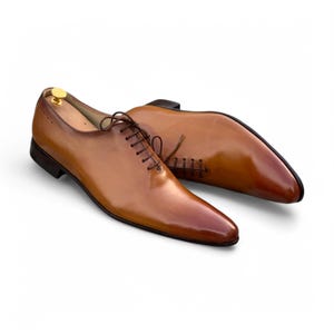 Handgefertigte brünierte braune Lederschuhe für Herren - Schnürschuhe für die formelle Kleidung, einteiliges Oxford-Design.