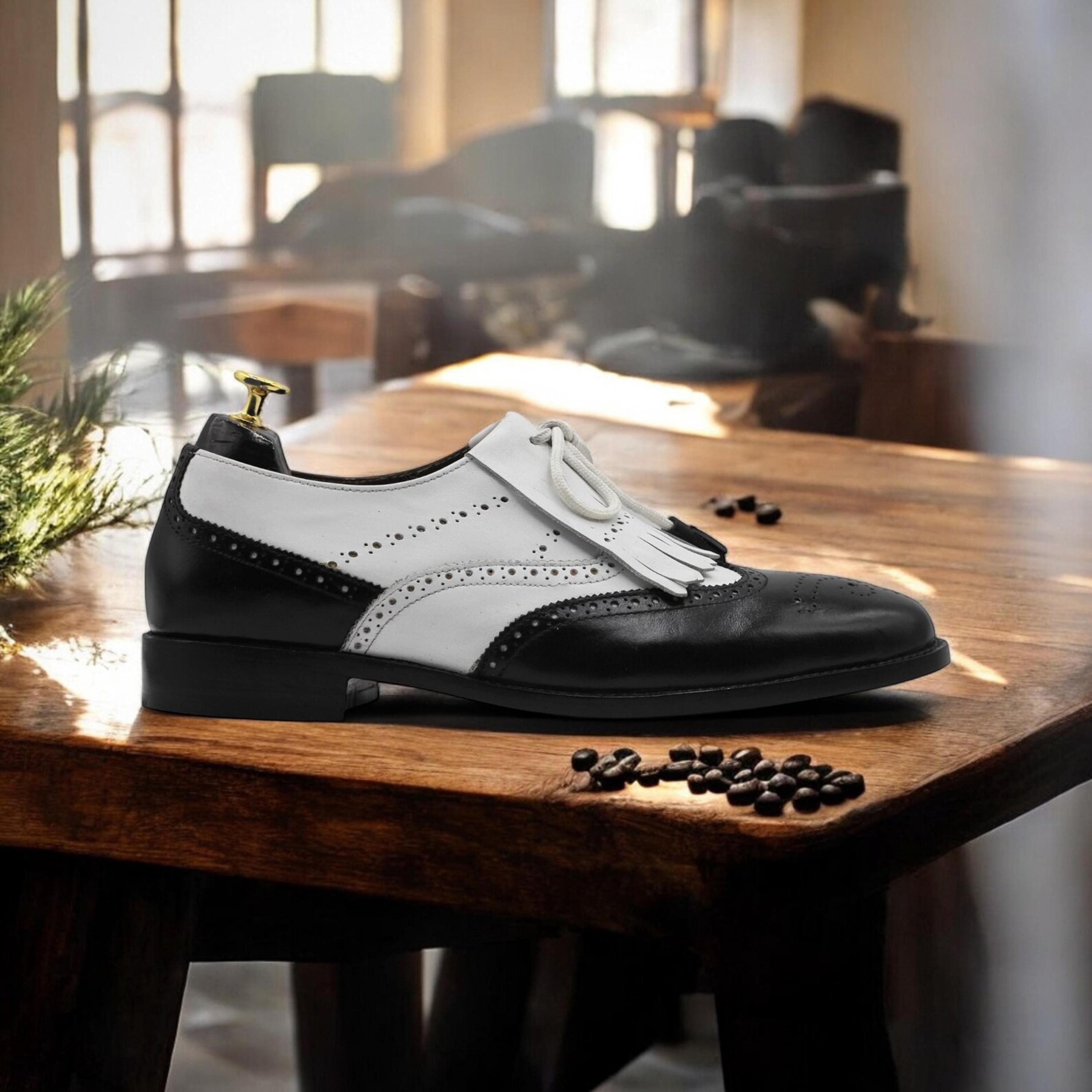 Black and White fringe Lace-Up Loafers Journey Black/White Leather Lug Tassel Loafer main image 4