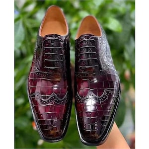 Zapatos Oxford de piel con textura de cocodrilo color granate para hombre, hechos a mano / Zapatos de vestir formales con cordones y estampado de cocodrilo hechos a mano / Regalo a medida para él