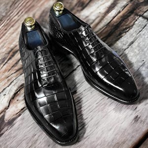 Handmade Men&#39;s Crocodile Textured Leather Oxford Shoes – Whole Cut Lace-Up Dress Shoes, Goodyear Welted Formal Footwear.