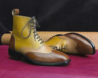 Bottines à lacets faites main en cuir de vachette moutarde et marron à bout ailé pour homme - Chaussures artisanales personnalisables en cousu Goodyear.