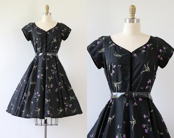 full skirt dress 50s style