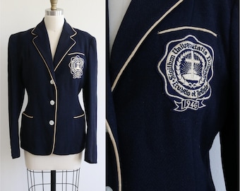 Década de 1940 Duke University Collegiate School Blazer Chaqueta Eruditio et Religio Sigillum Universitatis Dukensis Crest Patch Lana azul femenina 1946