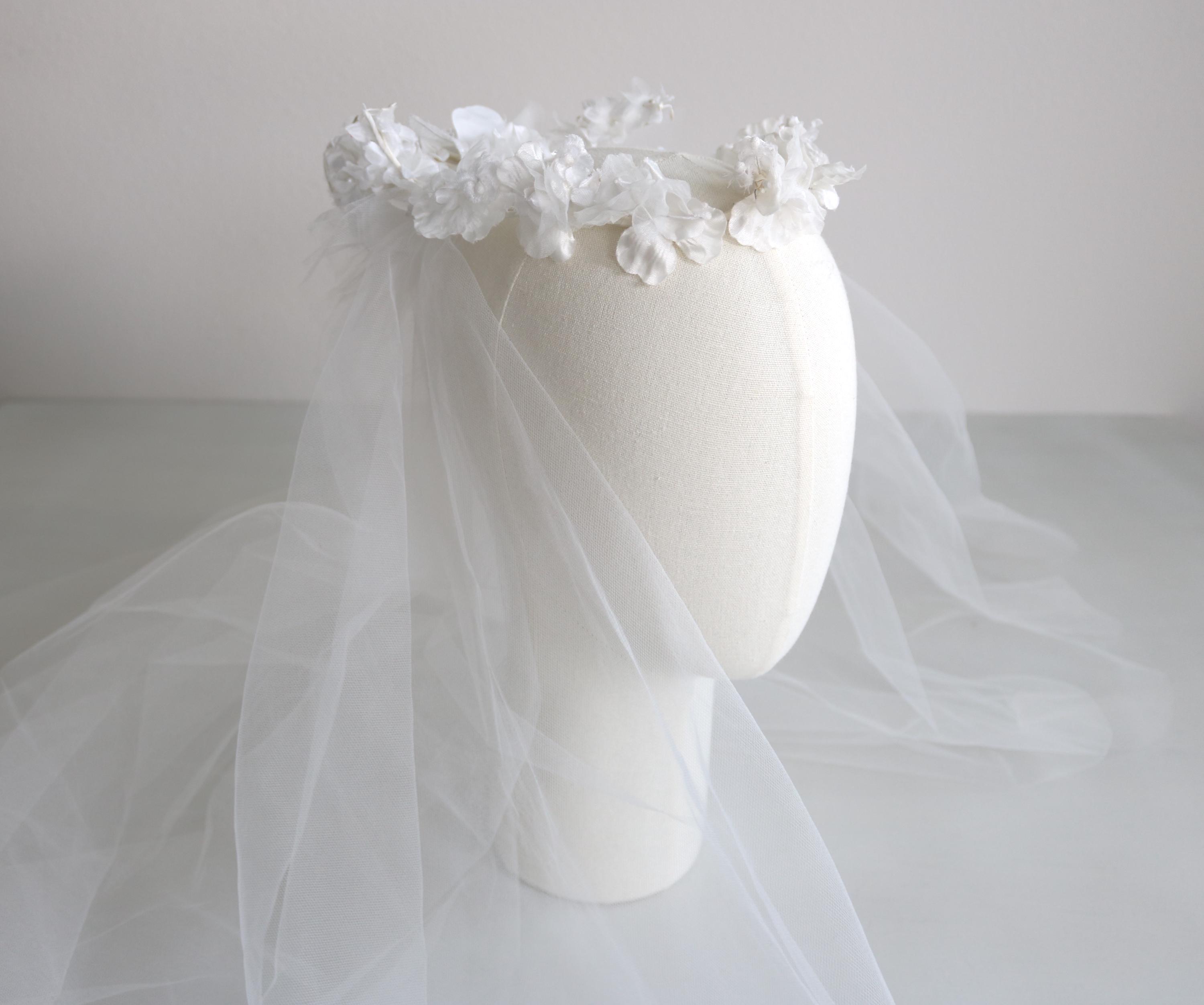 Elegant VTG 80s Cream Floral Crown Bridal Veil Vintage 80s Deadstock Bridalane White Bridal Flower Crown  main image 2