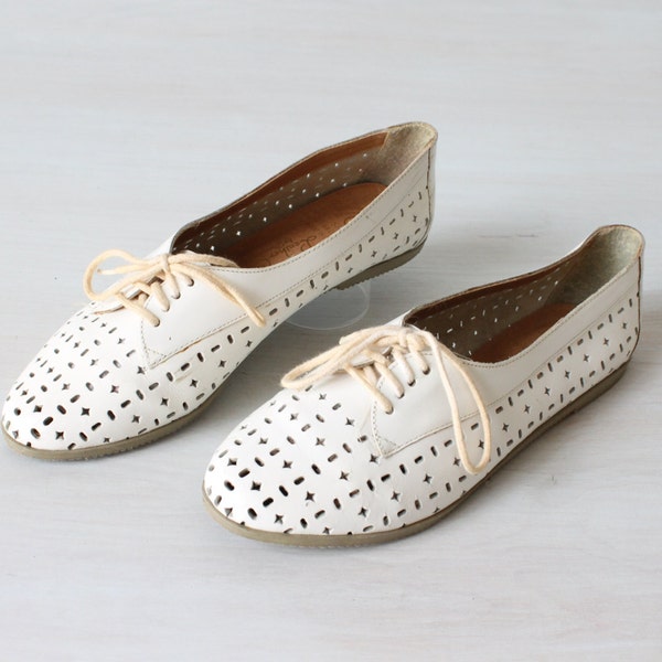 White Brogue Shoes / Oxford Shoes /  Lace Ups / Leather / Size 6 / Euro 36