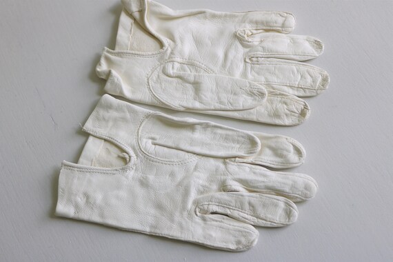 Girls White Gloves Vintage 1950s Gloves Short Len… - image 2