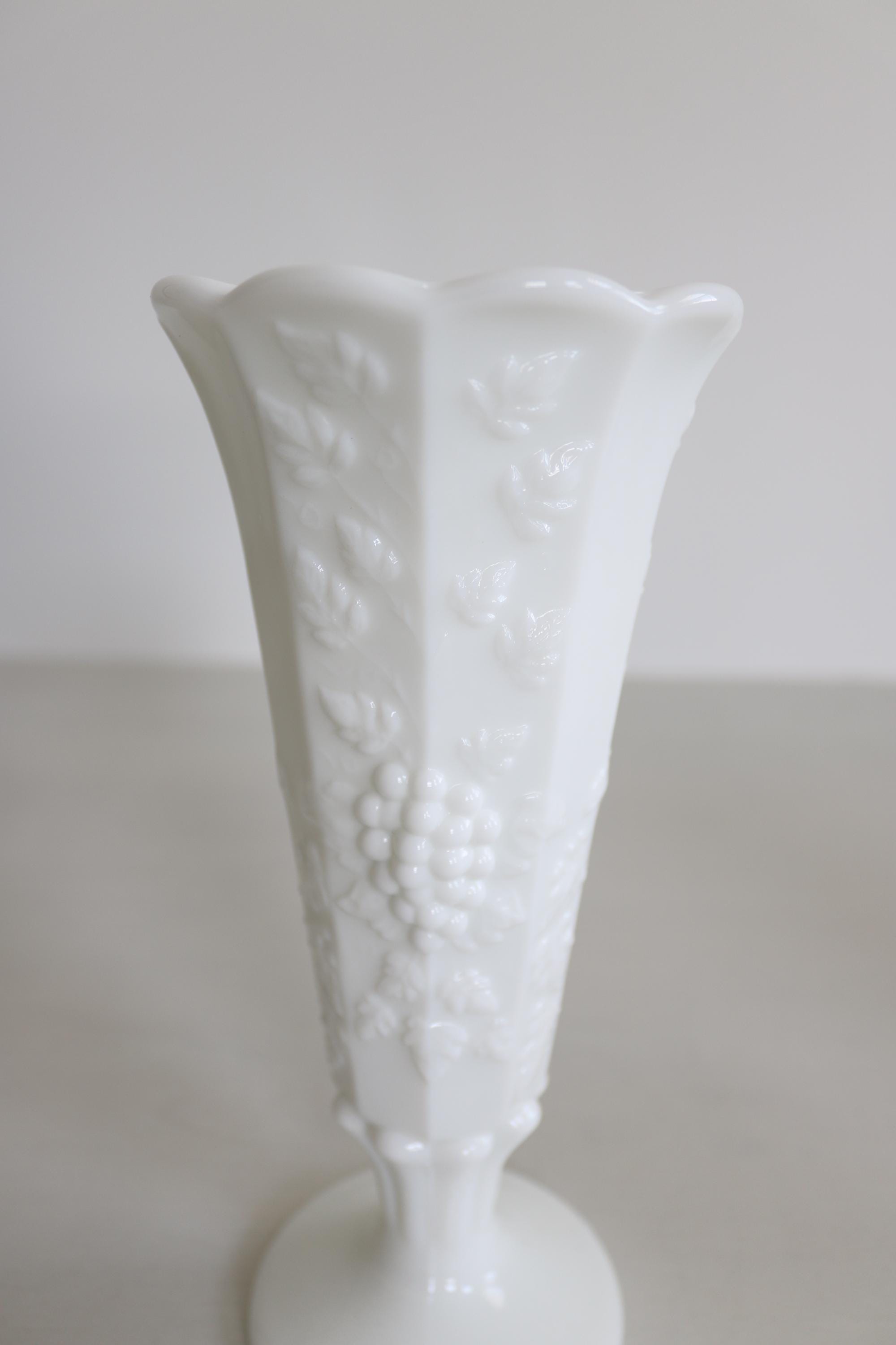 1970年代　ウェストモアランド ミルクガラス花瓶 1970年代 ウェストモアランド ミルクガラス花瓶 【ビンテージ