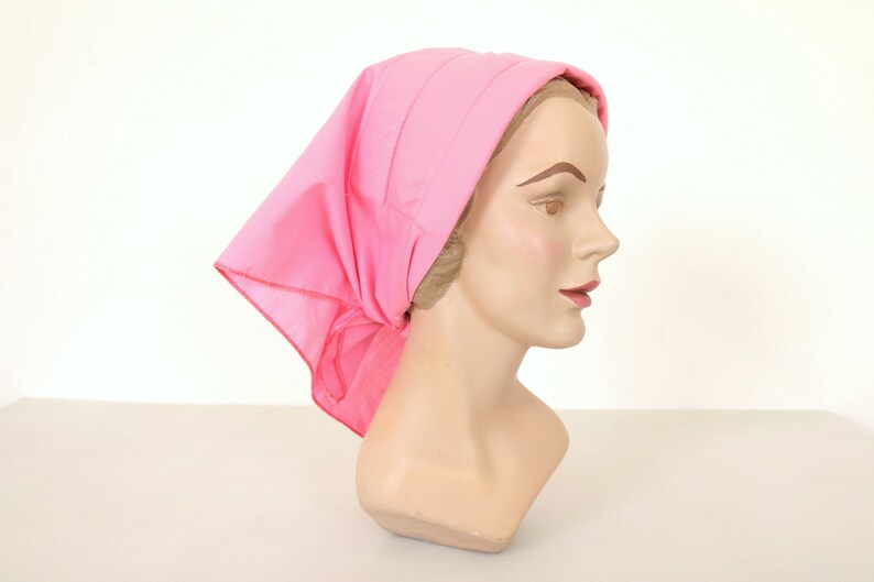 Bufanda de cabeza rosa pañuelo sombrero Bandana acolchado turbante abrigo Jackie O Vintage 1960s imagen 1