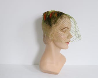 Vintage 1950s Green Feather Veil Fascinator: Bridal Cocktail Hat