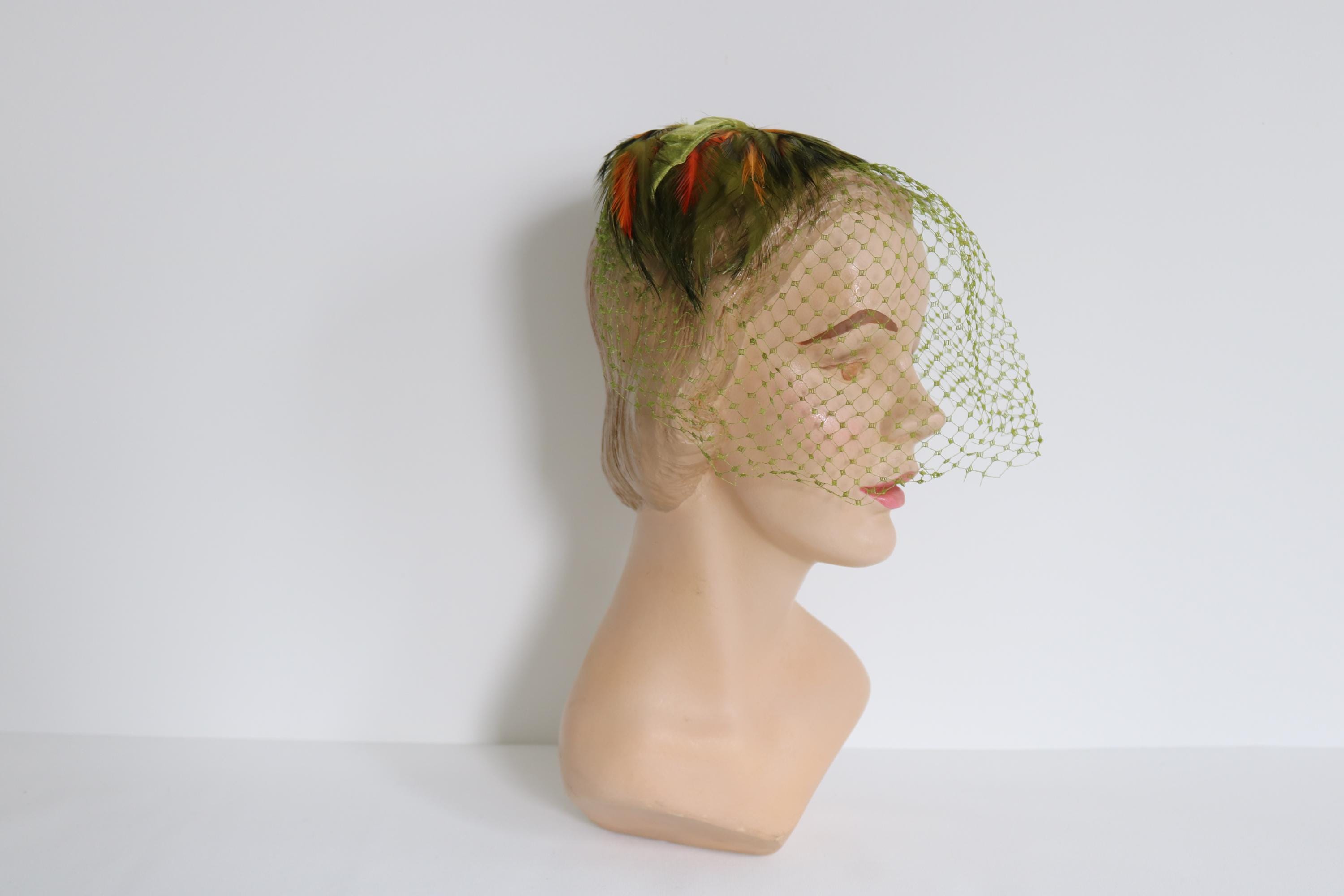 Vintage 1950s Green Feather Veil Fascinator: Bridal Cocktail  display picture 1