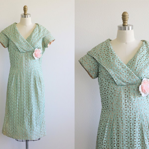 Vintage 1950s Green Cotton Eyelet Dress Short Sleeves Wiggle Dress Size Medium M