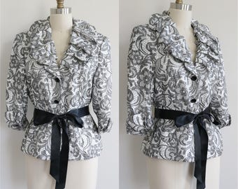 Blusa tipo blazer elegante en blanco y negro de Adrianna Papell, talla 12.