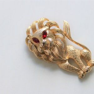 Lion Animal Figural Brooch Pin Gold Tone with Red Eyes Large Statement Piece Size image 2