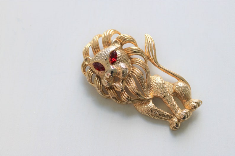 Lion Animal Figural Brooch Pin Gold Tone with Red Eyes Large Statement Piece Size image 2