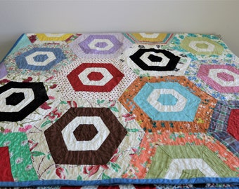 Antique Quilt Feed Sack Hexaround Hexagon Log Cabin Quilt Hand Stitched Rustic Shabby Chic Cabin Décor Bedspread Throw Coverlet