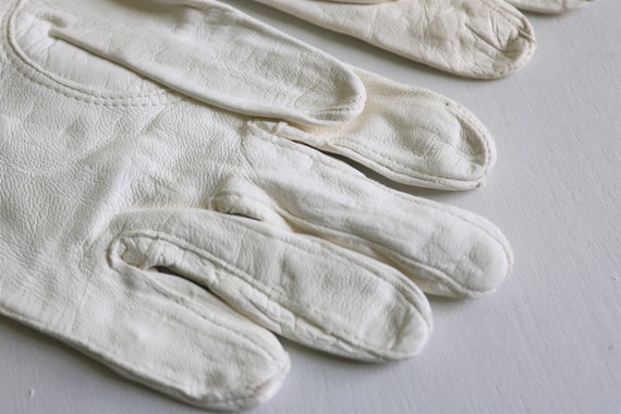 Girls White Gloves Vintage 1950s Gloves Short Len… - image 3