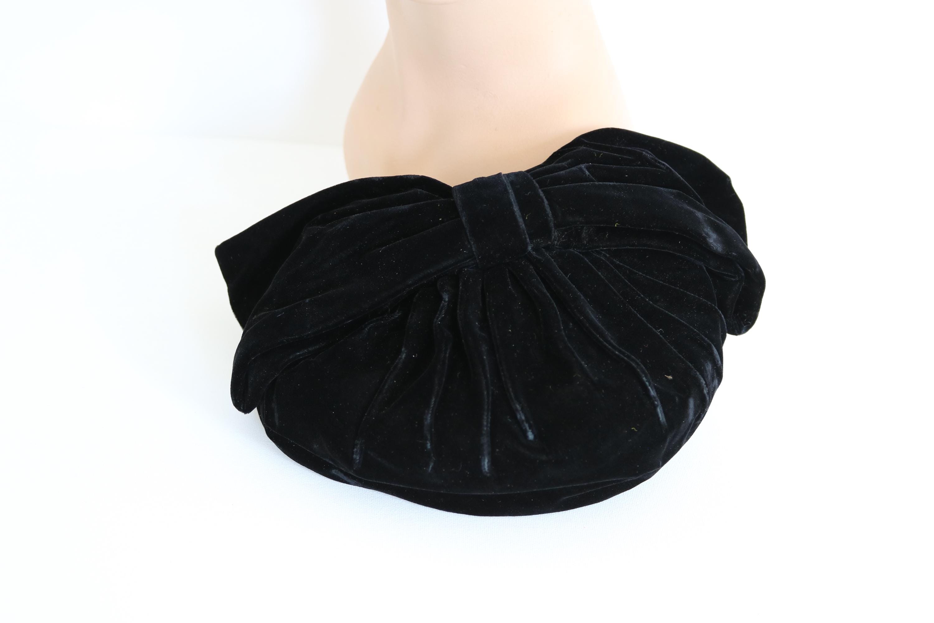 Vintage 1950s Black Velvet Fascinator Headband: B. Altman  display picture 1
