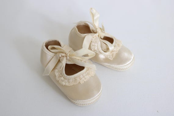 Sapatos de batizado de bebê de cetim vintage: sapatos de berço