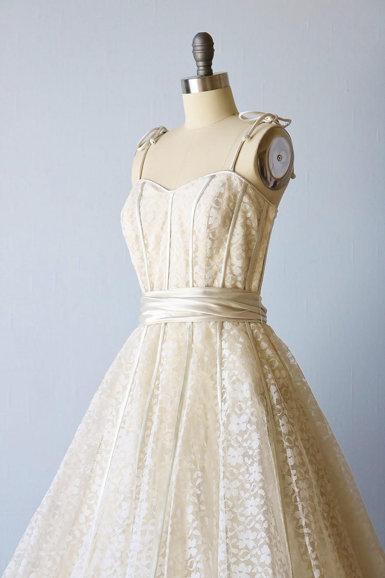 Vintage 1950s Lace Party Formal Dress / Cream and A Hint of Blue / Sabrina image 2