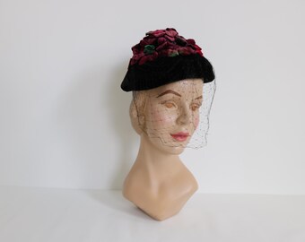 Vintage Rakfeld Black Velvet Cocktail Fascinator Hat Floral Tendrils 1950s American Vintage | Accessories | Vintage Rakfeld Black  main image 4