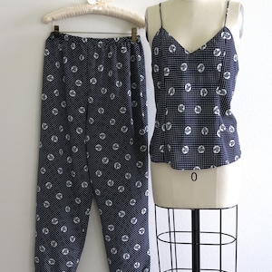 Conjunto de pijama con pantalón de pijama y camiseta de tirantes azul marino y blanco vintage de Clifford & Wills