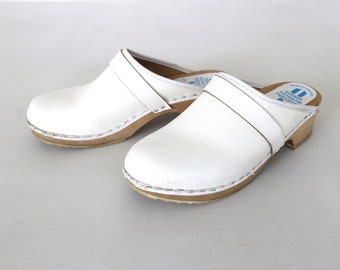 Vintage Clogs 1970s Swedish Clogs White Svensk Fotriktig Tratoffel Sweden Bastad Toffeln Leather and Wood Swedish Clogs