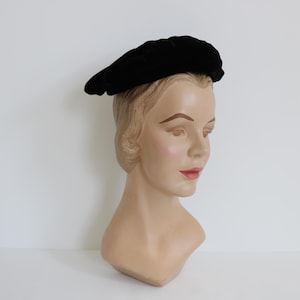 Vintage Black Velvet 1950s Headband Fascinator Half Hat Vintage Hat Women&#39;s Hat Wedding Headpiece Cocktail Hat Tea Party Hat Retro MCM Hat