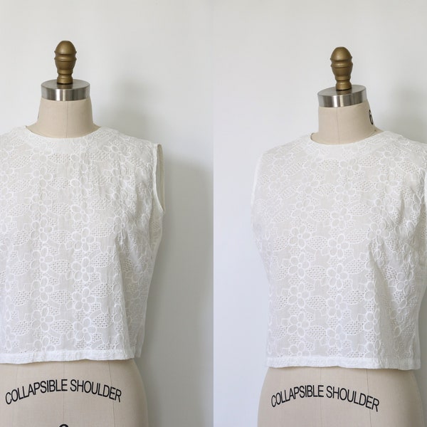 1960s White Eyelet Lace Sleeveless Blouse Size Small