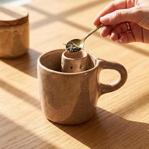 Mug à thé en céramique avec infuseur, tasse à thé en vrac en grès faite à la main