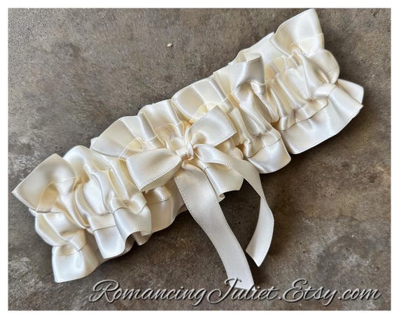 The Classic Chic Leg Garter..You Choose the Accent Colors..shown in ivory