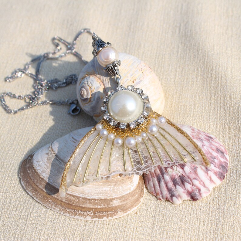 magical fantasy fairytale ocean maiden jewelry Large Vintage-Style Pearl and Lace Mermaid Tail Fluke Resin Charm Pendant Necklace