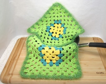 Scrubby Dishcloth. Cotton, scrubby yarn, green, home cleaning aid, kitchen cleaner, scour pad. Comes in a 2 pk.