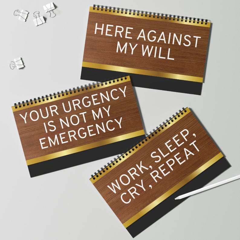 Placa de mesa com humor corporativo: Flipbook para mesa de escritório | Citações sarcásticas no local de trabalho | Presente sarcástico para colega de trabalho imagem 3