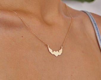Collar con corazón de oro de 14 quilates y alas de ángel, joyería minimalista de guardián.