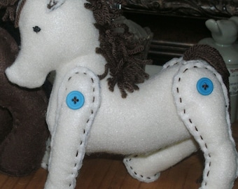 Caballo de fieltro vintage hecho a mano