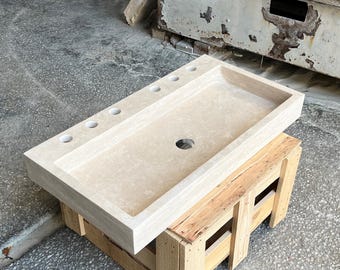 Lavabo in marmo travertino realizzato a mano: pietra naturale da parete