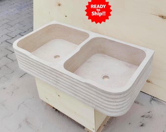 Minimalistiskt räfflat handfat i travertin – Handgjort väggmonterat handfat