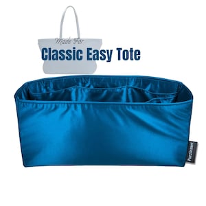 Peut inclure: Organisateur de sac fourre-tout bleu sarcelle avec plusieurs compartiments. Le texte "Made For Classic Easy Tote" est au-dessus de l'organisateur. L'organisateur porte une étiquette "PurzInzert".
