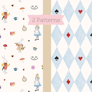 Puede incluir: Se muestran dos patrones. Uno presenta personajes de Alicia en el país de las maravillas como el Conejo Blanco, Alicia y el Gato de Cheshire, junto con corazones, setas y tazas de té. El otro patrón tiene formas de rombos azules con corazones y diamantes rojos, y picas y tréboles negros.