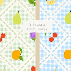 Peut inclure: Deux motifs colorés avec des illustrations de fruits. L'un présente un fond à carreaux vert et blanc avec des poires, des cerises et des oranges. L'autre motif a un fond à carreaux bleu et blanc avec des bananes, des poires et des cerises. Le texte indique "2 Pattern Colourways."