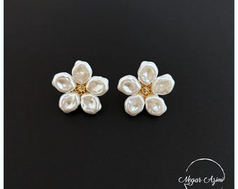 Flower shape pearls stud earrings, bridal earrings