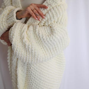 Cardigan in maglia grossa: micropoliestere avorio, maglione caldo fatto a mano immagine 7
