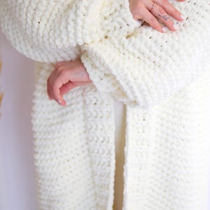 Cardigan in maglia grossa: micropoliestere avorio, maglione caldo fatto a mano immagine 6