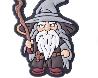 Ciondolo per scarpe da vecchio mago / Spilla magica fantasy per zoccoli / Saggio stregone con bastone accessorio / Decorazione per scarpe a tema ricerca mitica